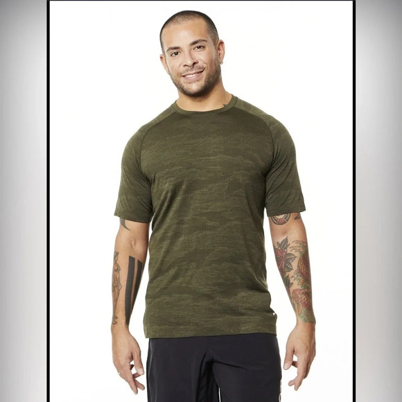 Lululemon
Metal Vent Tech Shortsleeve - Picture 1 of 4